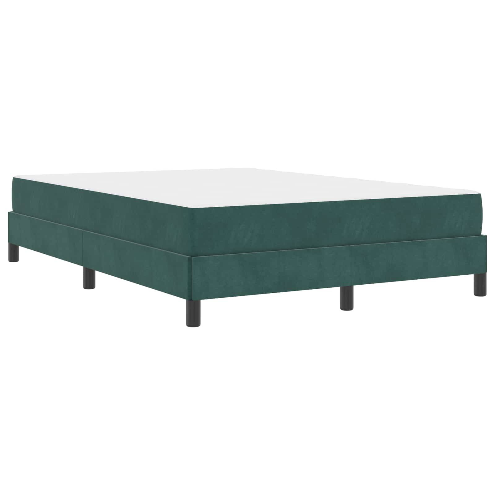 Ein grün gepolstertes Plattformbett mit schwarzen Beinen, ohne Bettwäsche dargestellt.