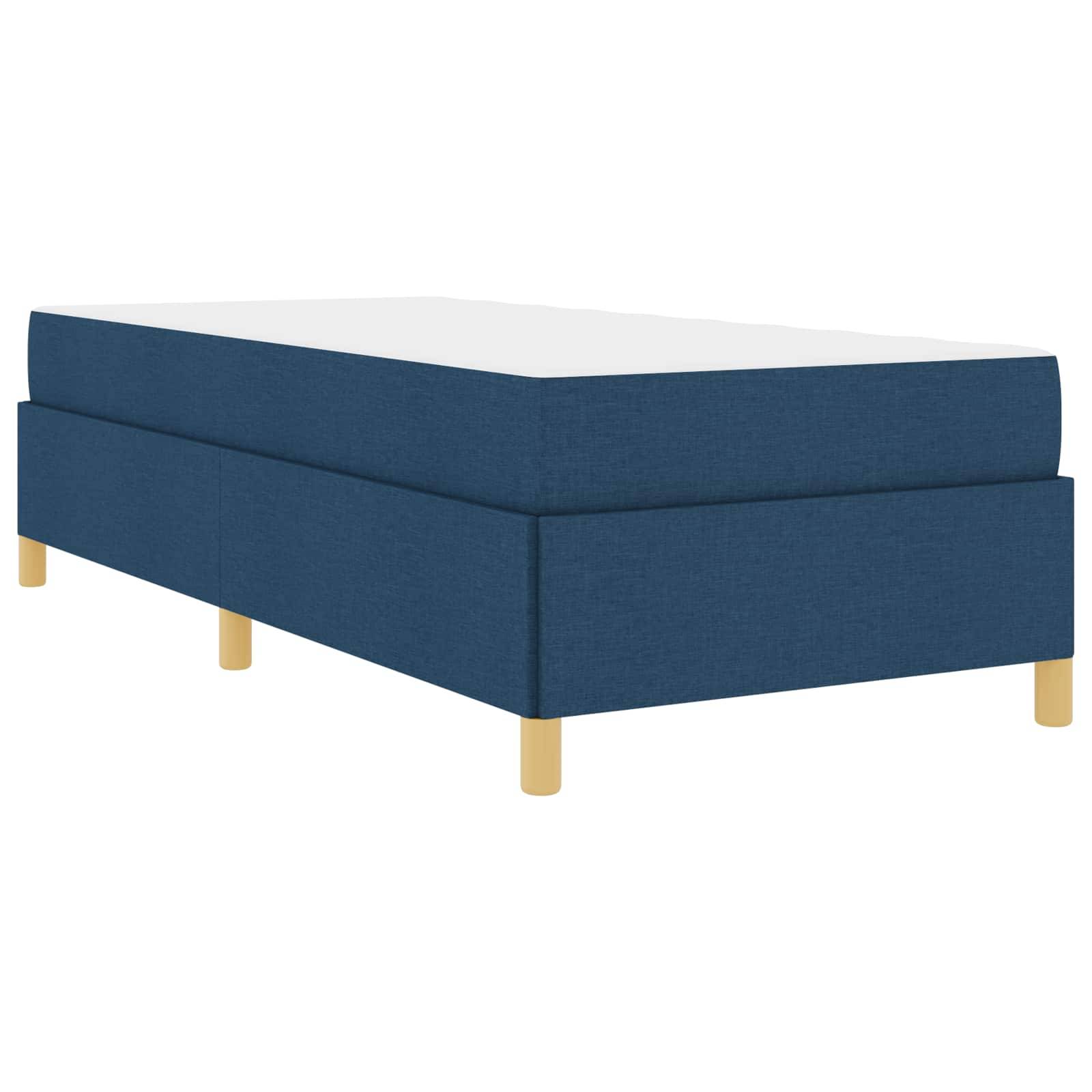 Ein blau gepolsterter Bettrahmen mit hellhölzernen Beinen, aus einem Dreiviertelwinkel gesehen. Die Matratze ist in diesem Bild nicht enthalten.