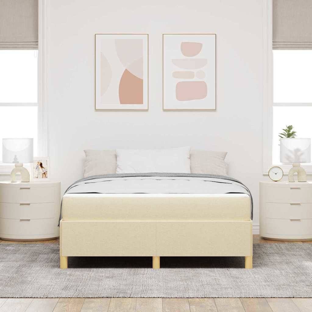 Ein modernes Schlafzimmer mit einem beigen Bett mit weißer Bettwäsche, flankiert von zwei runden Nachttischen mit Lampen. An der Wand hängt abstrakte Kunst.