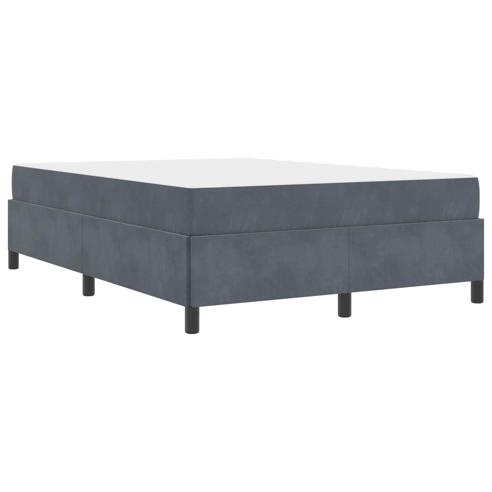 Ein minimalistischer Bettrahmen aus grauem Stoff mit einem einfachen rechteckigen Design und kurzen schwarzen Beinen, passend für eine moderne Schlafzimmereinrichtung.