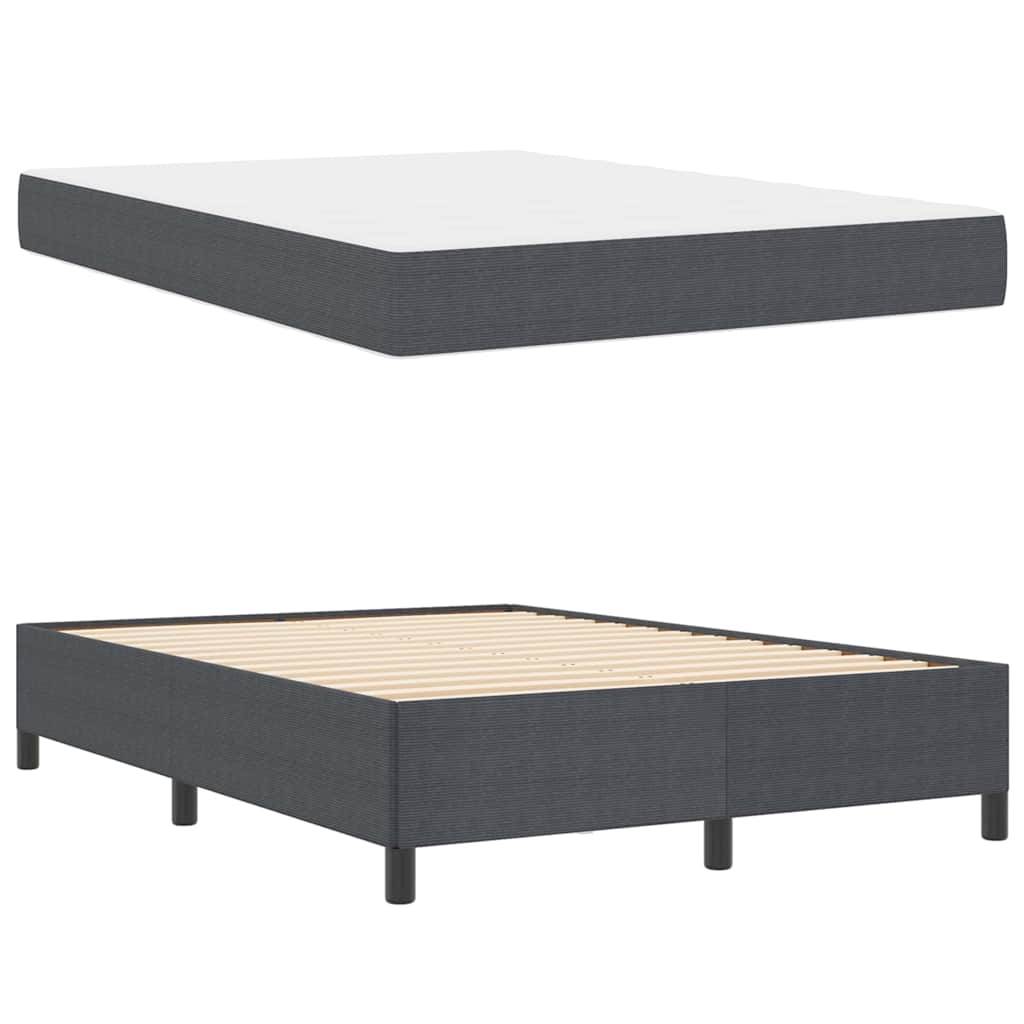 Bettgestell in Queensize mit einer dunkelgrauen Stoffoberfläche, ausgestattet mit robusten Holzlatten und sechs Beinen zur Unterstützung.