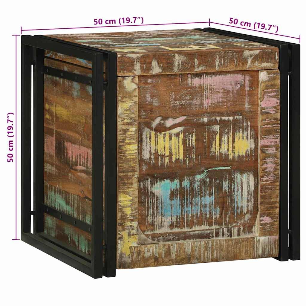 Eine quadratische Holz-Aufbewahrungsbox mit Metallrahmen, versehen mit einer mehrfarbigen Used-Look-Oberfläche. Abmessungen: 50 cm breit und hoch.