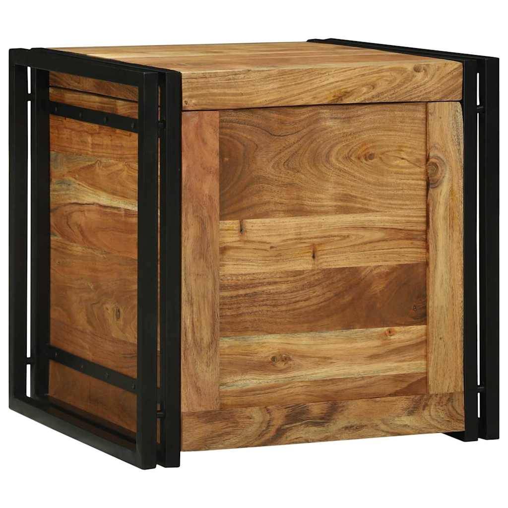 Ein hölzerner, kubusförmiger Hocker mit schwarzen Metallrahmen-Akzenten, der sichtbare natürliche Holzmaserungstexturen aufweist.