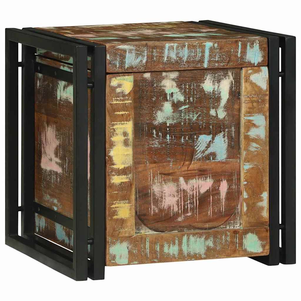Ein rustikaler Holzwürfel mit abstrakten, bunten Farbmustern und einem schwarzen Metallrahmen, möglicherweise als Möbelstück oder Dekoration verwendet.
