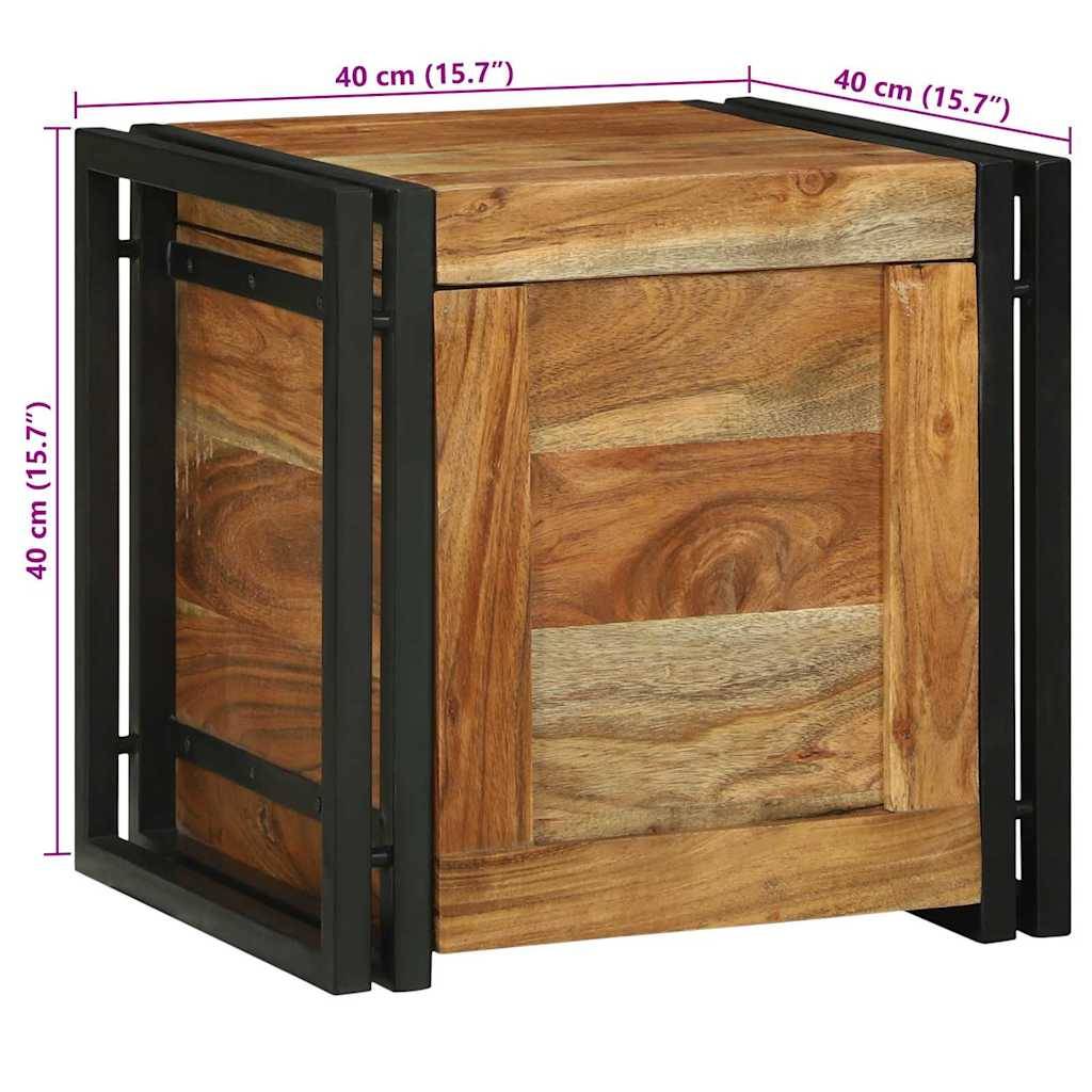 Ein Holztisch in Würfelform mit schwarzen Metallkanten, der 40 cm (15,7") auf jeder Seite misst.