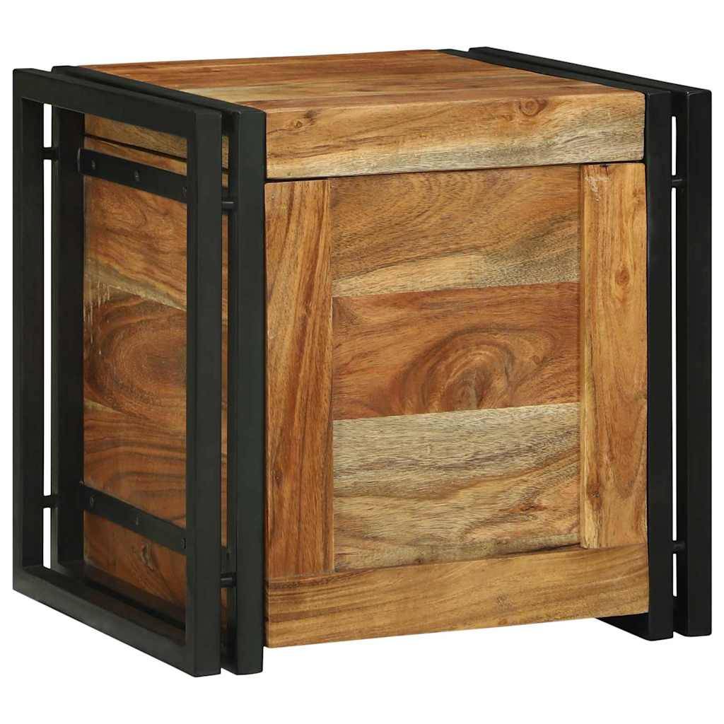 Holzwürfel-Hocker mit schwarzem Metallgestell. Aus natürlichem Holz gefertigt, zeigt Maserungen und Texturen, passend für minimalistische oder industrielle Einrichtungsstile.