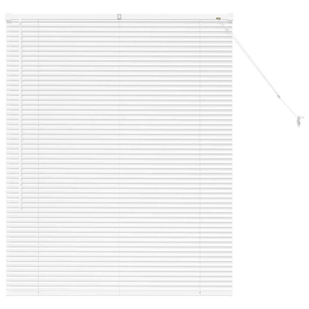 Ein weißer horizontaler Jalousie-Vorhang mit offenen Lamellen und einer verstellbaren Schnur rechts, konzipiert zur Lichtregulierung und Privatsphäre.