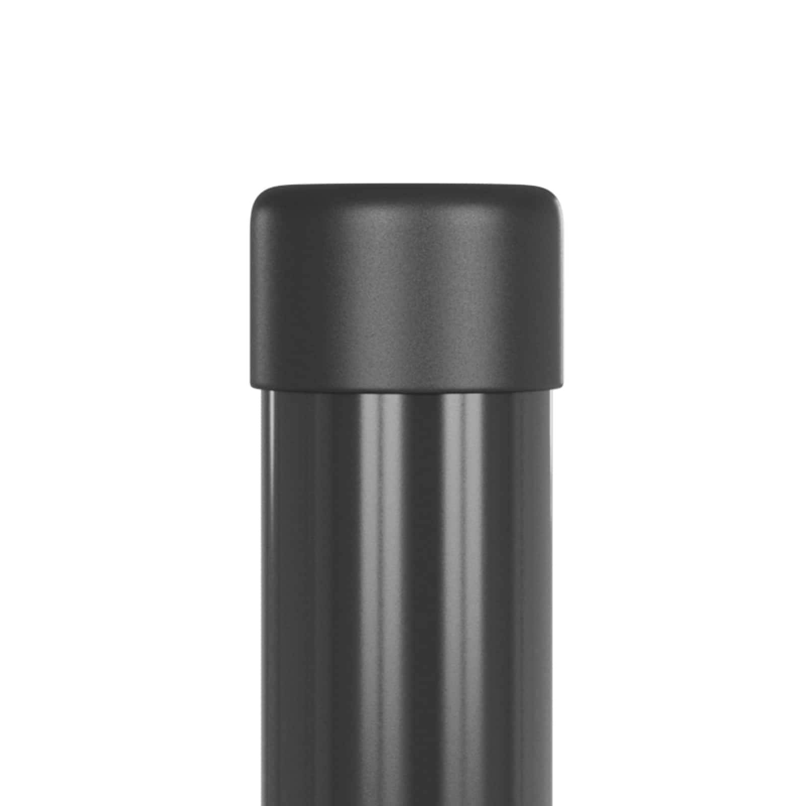 Ein schwarzer zylindrischer Thermobecher mit glatter Oberfläche und abgerundeter Kappe.