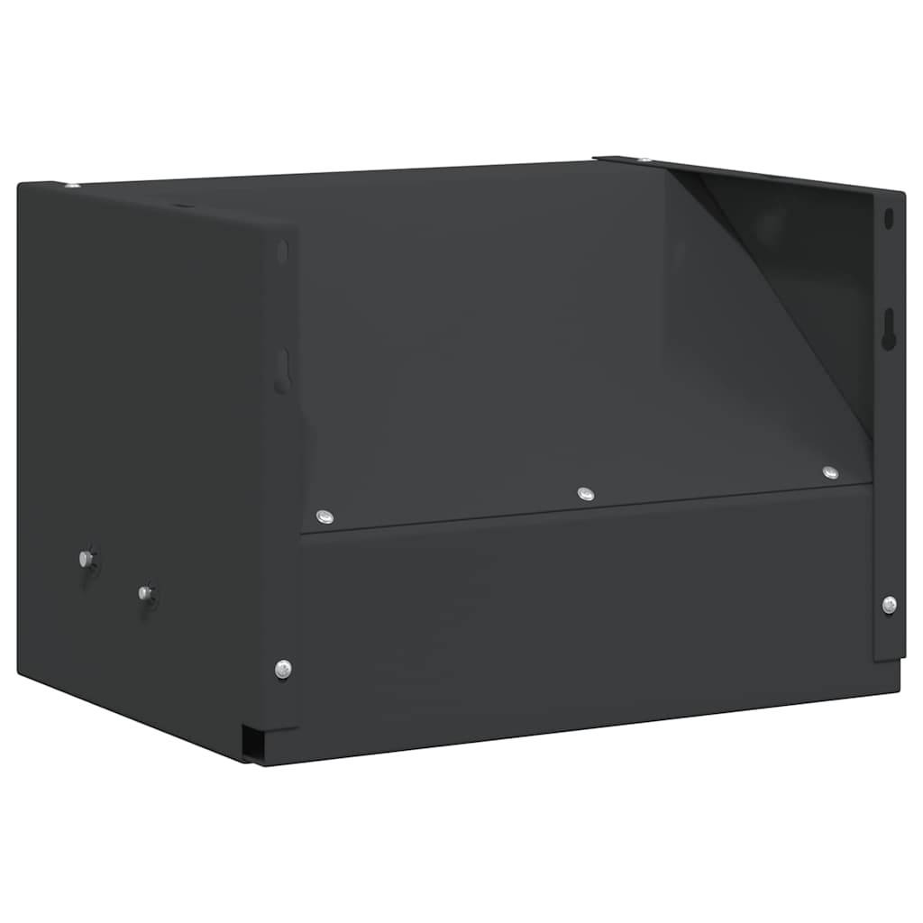 Ein schwarzes, rechteckiges Metallgehäuse mit einer geneigten Oberseite und Befestigungslöchern an den Seiten und am Boden, wahrscheinlich zum Unterbringen oder Montieren von Ausrüstung verwendet.
