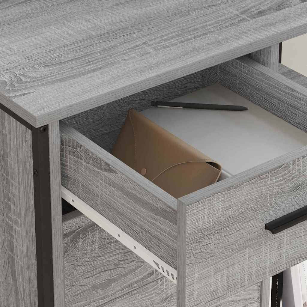 Ein grauer Holzschreibtisch mit einer offenen Schublade, die einen braunen Umschlag und ein Blatt Papier sowie einen digitalen Stift enthält.