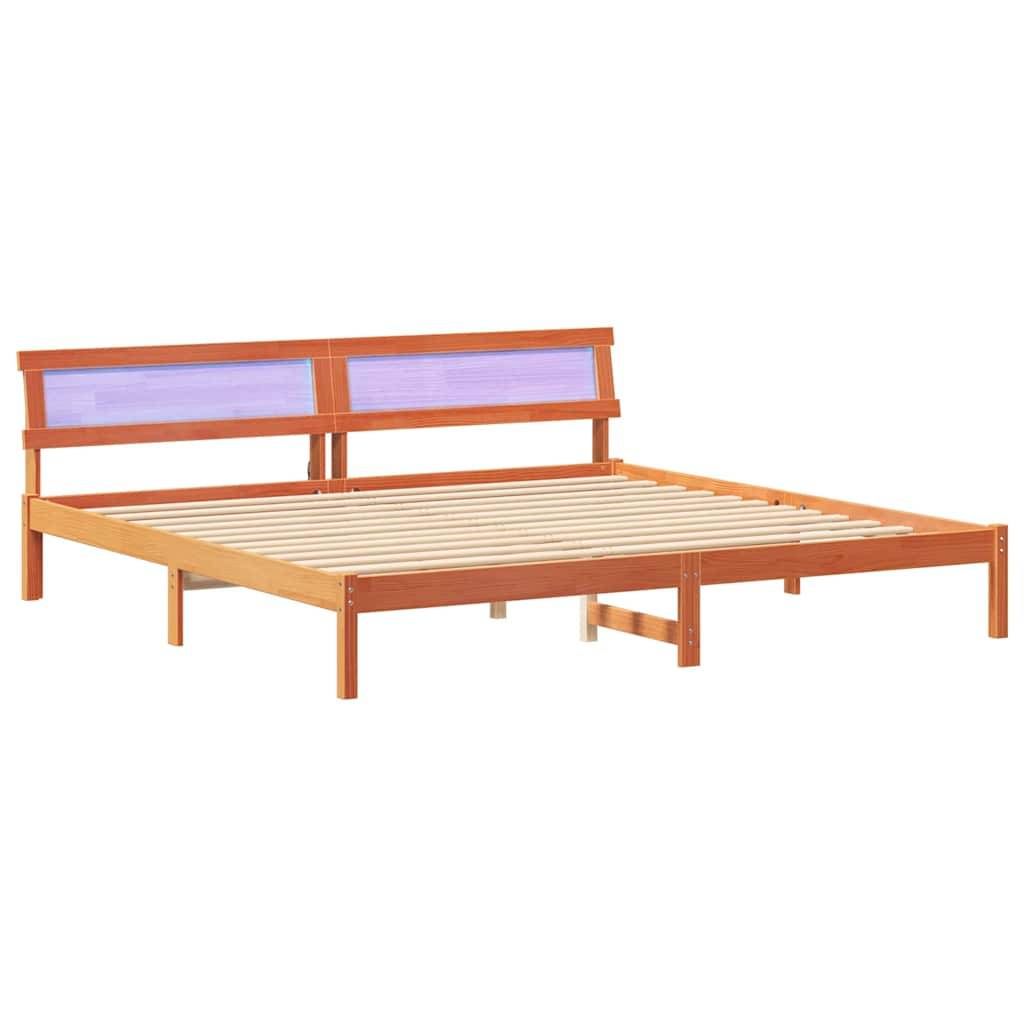 Holzbettgestell mit Lattenrost und Kopfteil, das ein einfaches, minimalistisches Design aufweist.