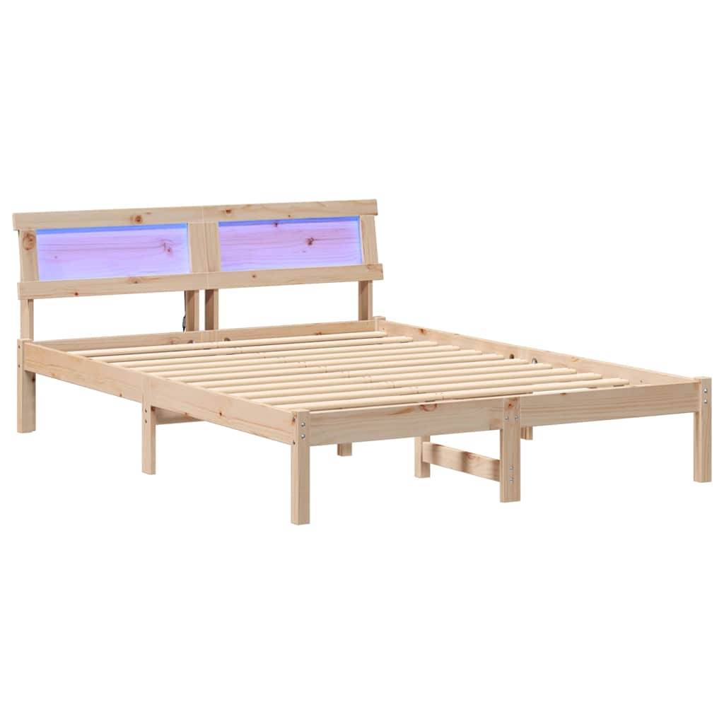Ein Holzbettgestell mit einem Kopfteil, das blaue Hintergrundbeleuchtung aufweist. Das Gestell hat eine natürliche Oberfläche und eine Lattenrost, ohne Matratze.