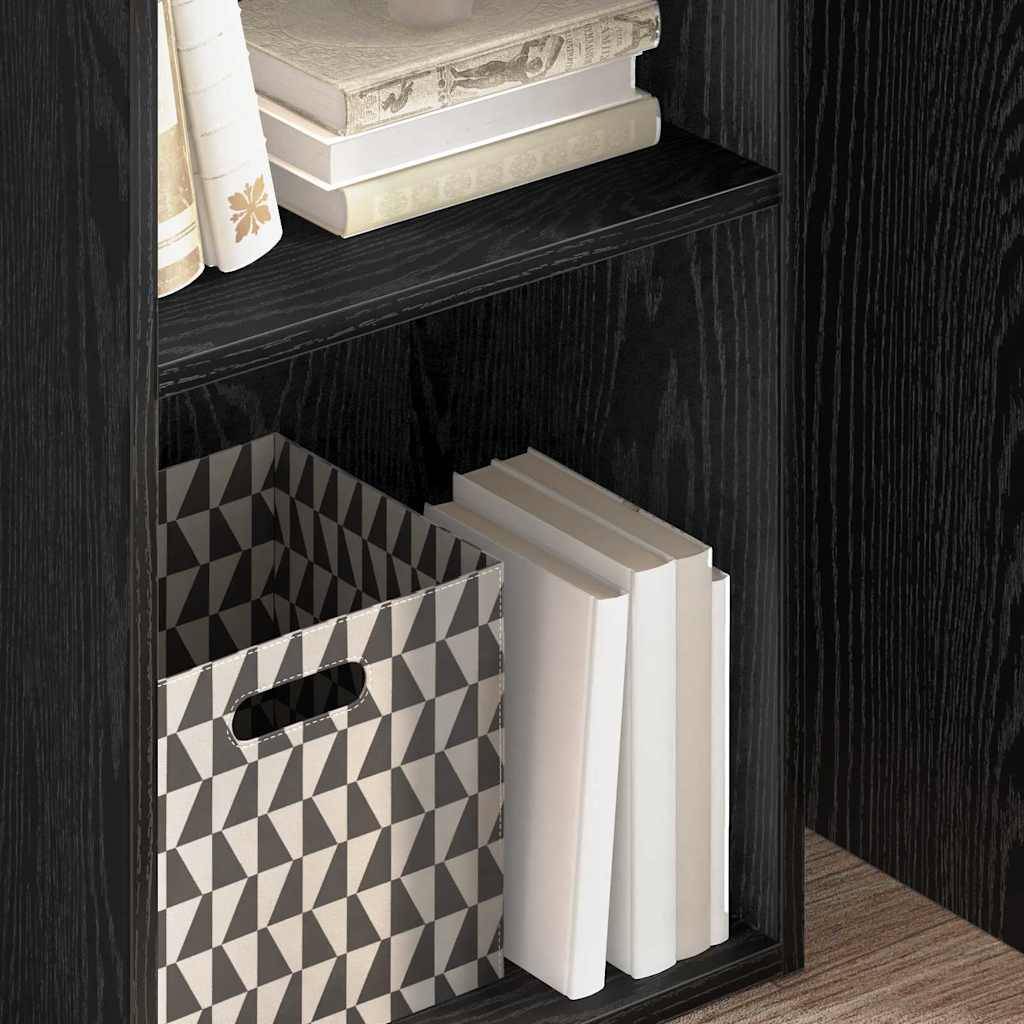 Ein schwarzes Holzregal mit Büchern und einer gemusterten Aufbewahrungsbox.