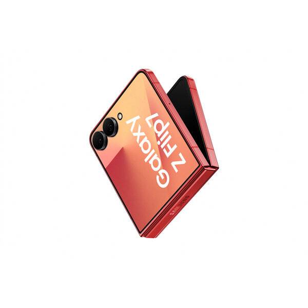 Faltbares rotes Samsung Galaxy Z Flip-Telefon, teilweise geöffnet auf weißem Hintergrund gezeigt, mit Doppelkamerasystem auf der Rückseite und sichtbarem Text „Galaxy Z Flip