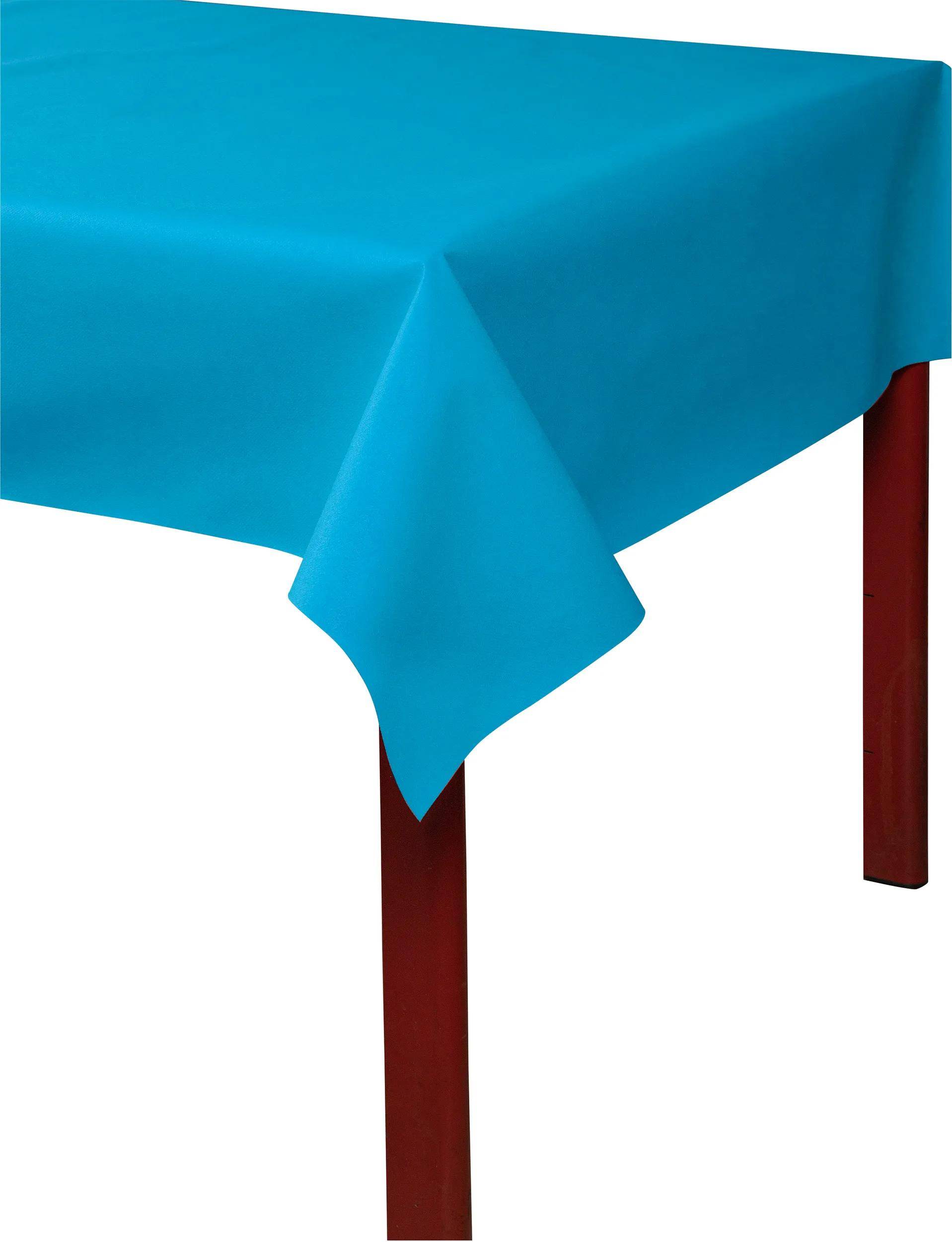 Ein roter Tisch, bedeckt mit einer leuchtend blauen Tischdecke.