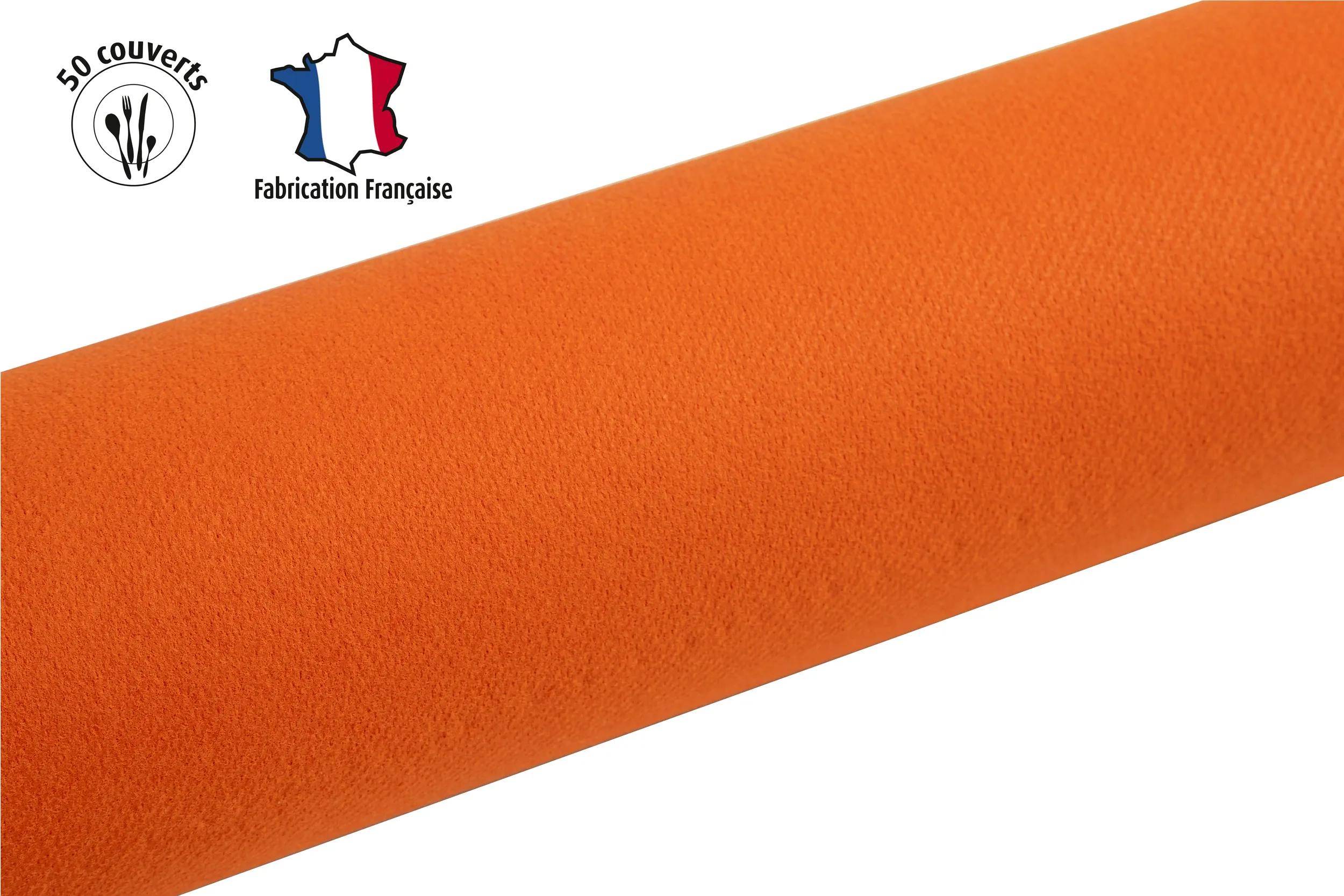 Eine orangefarbene Stoffrolle mit der Aufschrift „Fabrication Française