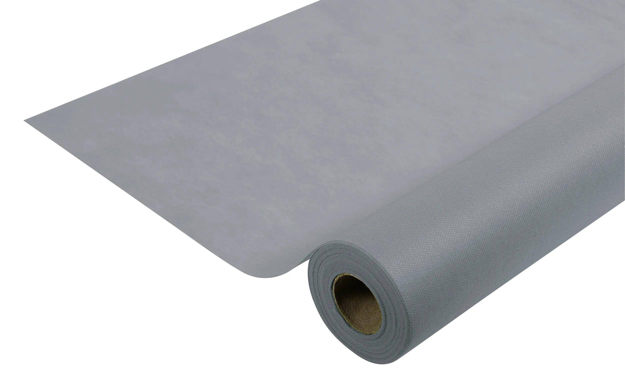 Eine Rolle aus grauem Stoff, teilweise aufgerollt, zeigt ihre glatte Textur und gleichmäßige Farbe und deutet auf die Verwendung für Polsterung oder Handwerk hin.
