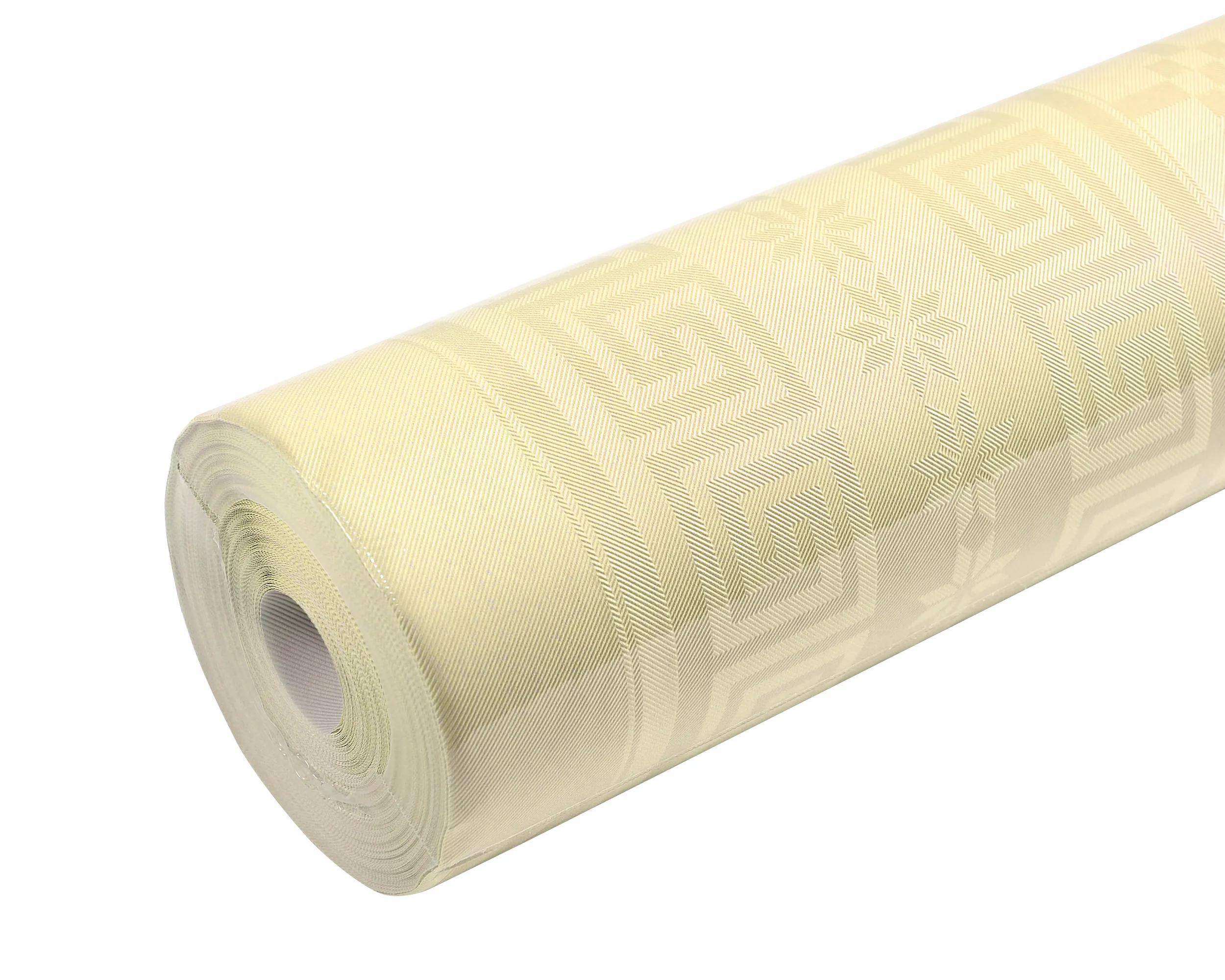 Eine Rolle aus gelbem Stoff mit einem dezenten geometrischen Muster und floralem Motiv, die häufig für traditionelle Kleidung oder dekorative Zwecke verwendet wird.