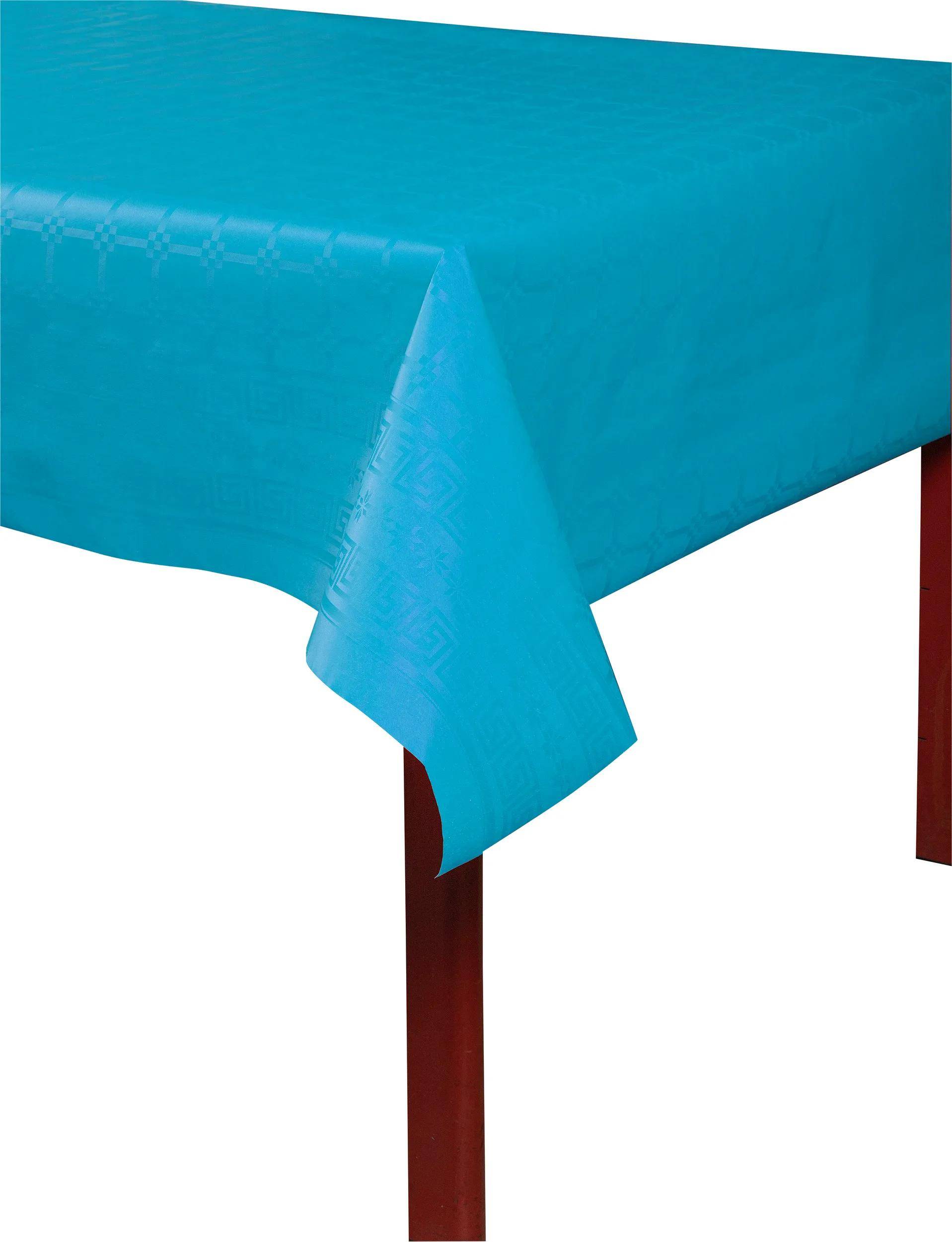 Eine türkisfarbene Tischdecke, die sich über einen Holztisch ausbreitet und dessen glatte Textur und lebendige Farbe hervorhebt.