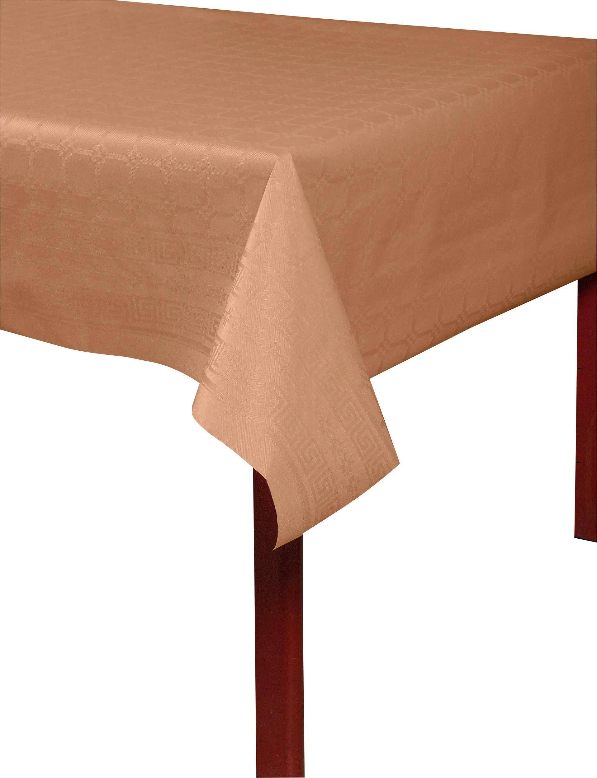Ein beiges Tischtuch mit einem subtilen geometrischen Muster bedeckt teilweise einen rechteckigen Holztisch und deutet auf eine elegante Esstischkulisse hin.