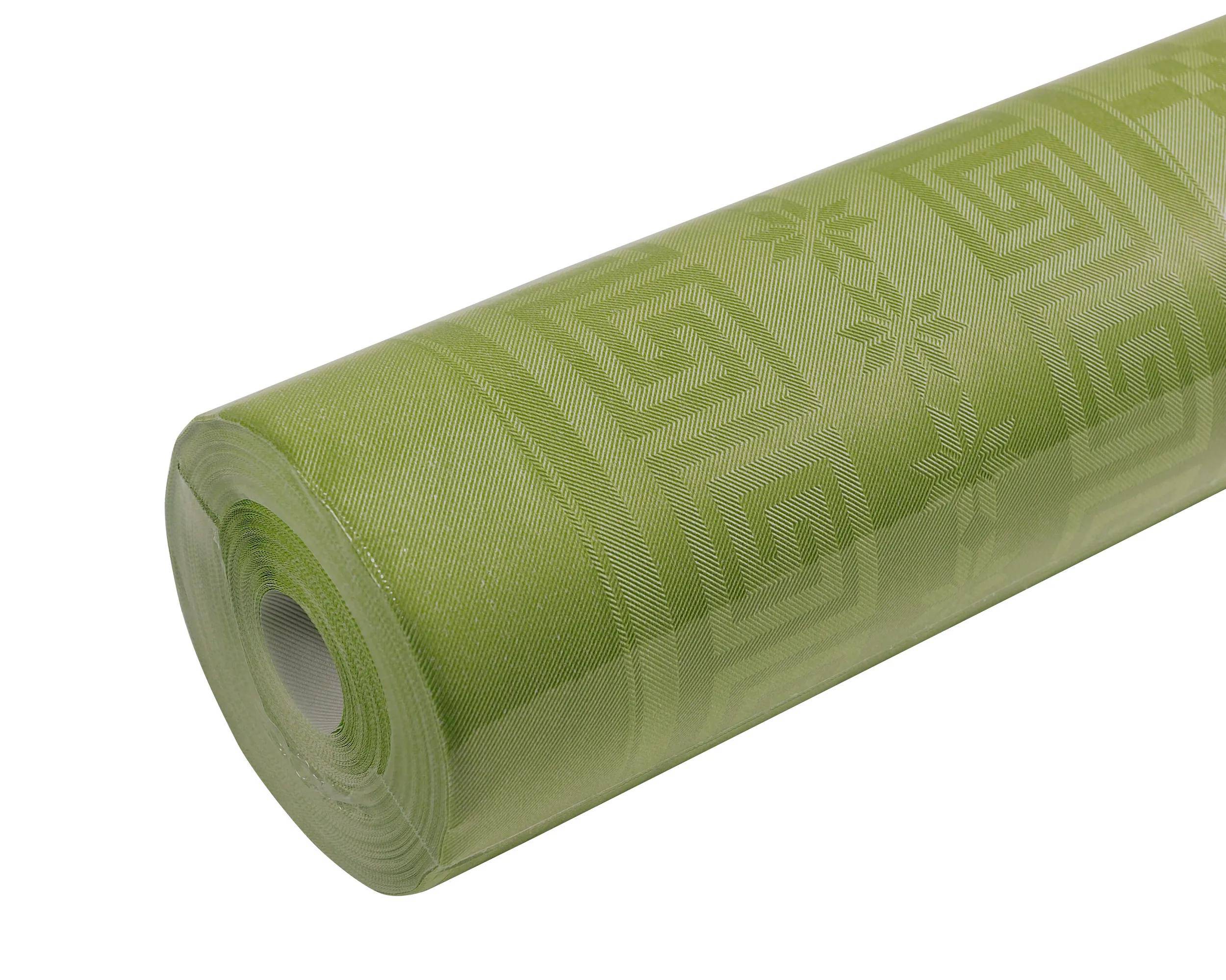 Eine Nahaufnahme eines aufgerollten grünen Stoffes mit einem kunstvollen geometrischen Muster, das griechische Schlüssel- und Sternformen auf seiner Oberfläche umfasst.