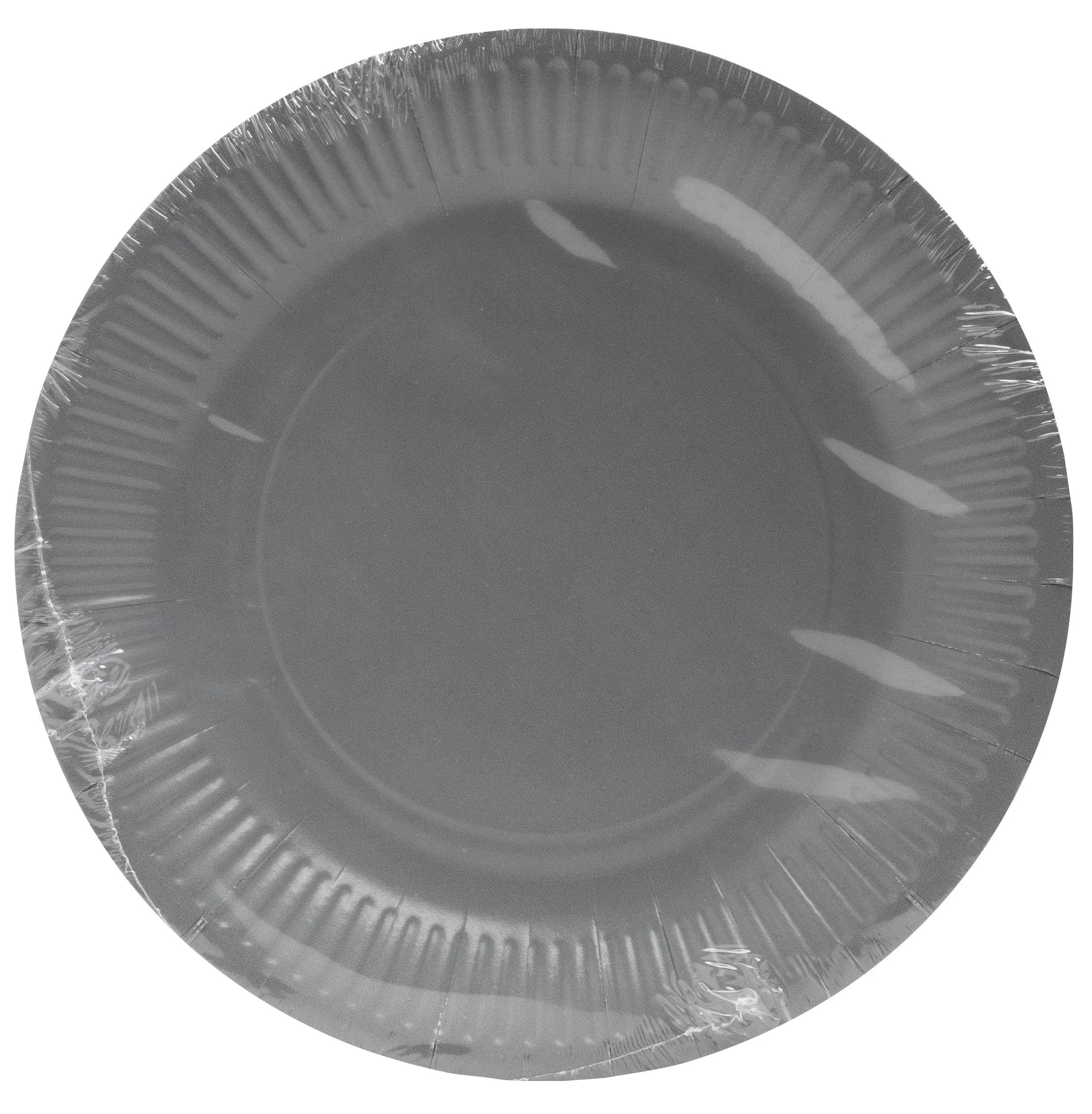 Ein Stapel wegwerfbarer grauer Papierteller in durchsichtiger Kunststofffolie verpackt, der die Textur und das kreisförmige Design zeigt.
