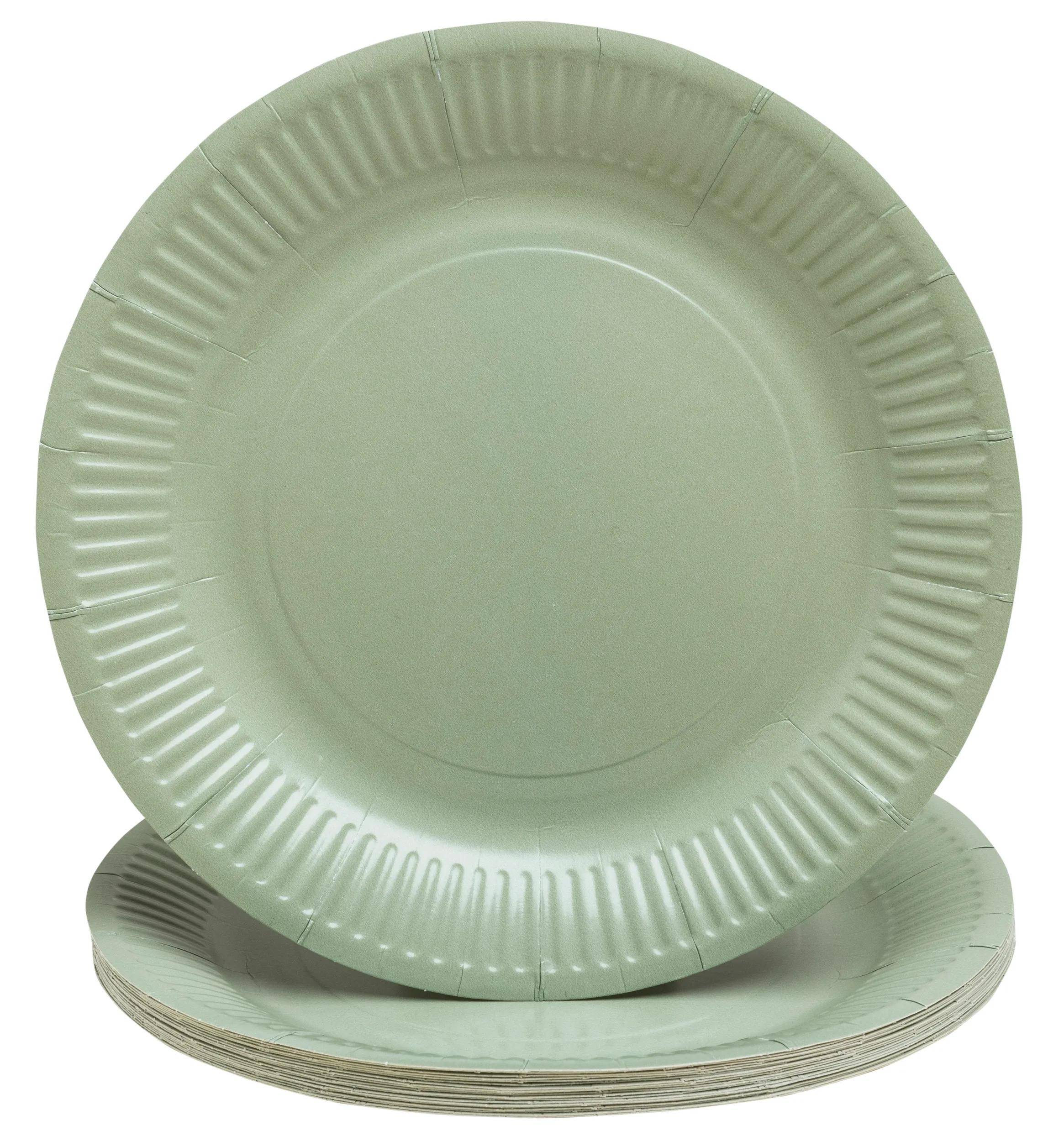 Zwei grüne Papierteller gestapelt, jeder mit einer gerillten Kante, auf weißem Hintergrund.