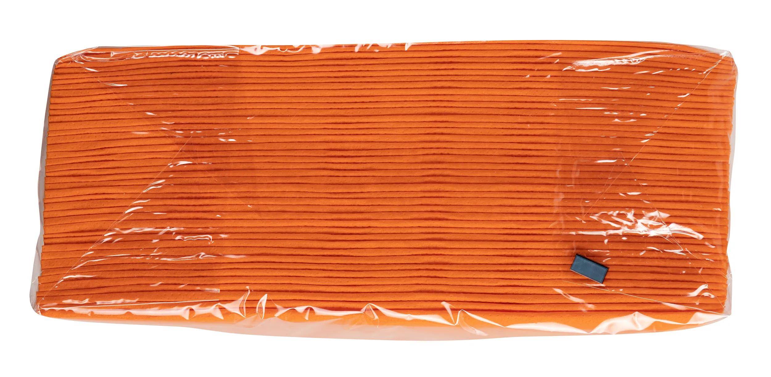 Ein Stapel orangefarbener Kunststoffbleche, in durchsichtige Verpackung eingewickelt, mit gleichmäßig verteilten Rippen auf der Oberfläche.