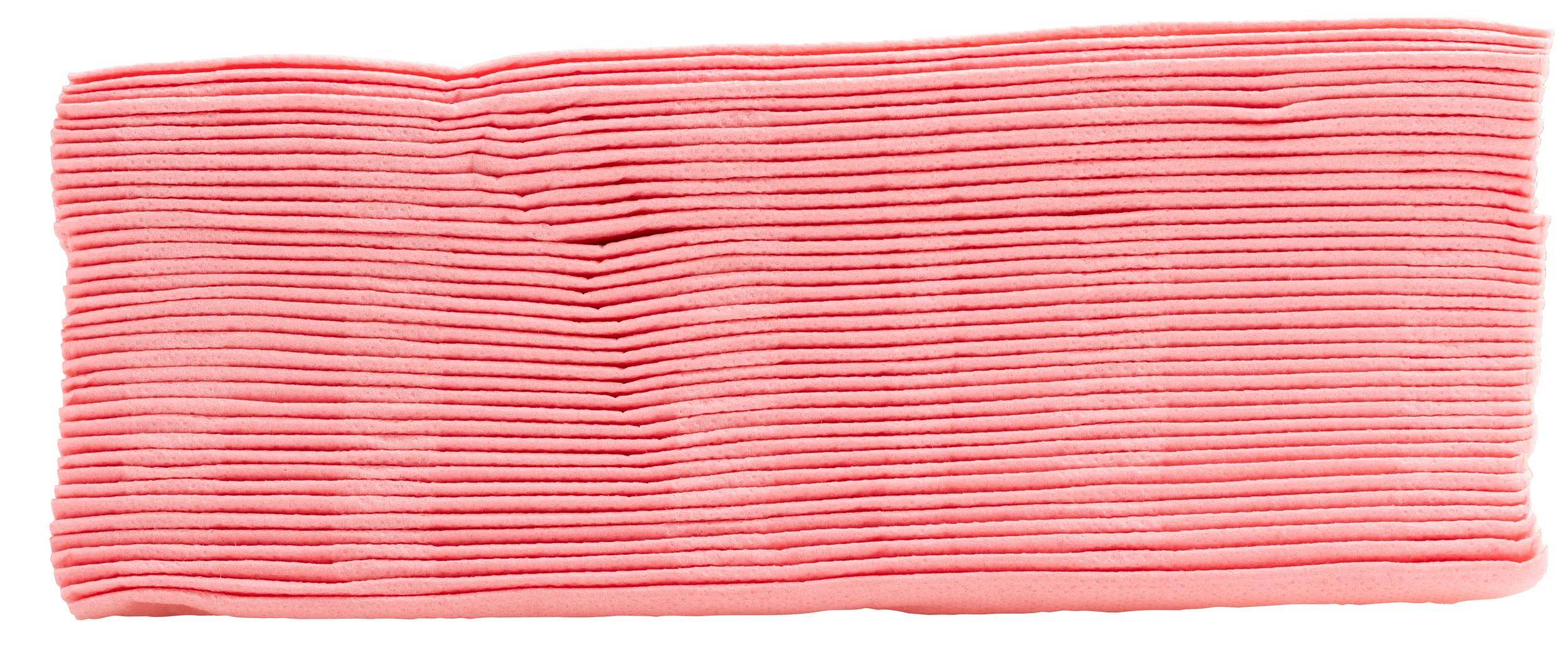 Ein Stapel ordentlich gefalteter, dünner rosa Decken erzeugt eine einheitliche, strukturierte Oberfläche.