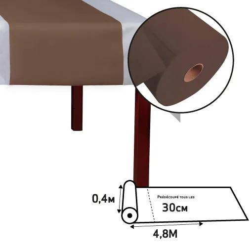 Braunes Tischtuch, das einen Tisch teilweise bedeckt. Abmessungen mit einer Rolle angezeigt: 0,4 m breit, 4,8 m lang, mit vorgeschnittenen Abschnitten von 30 cm.
