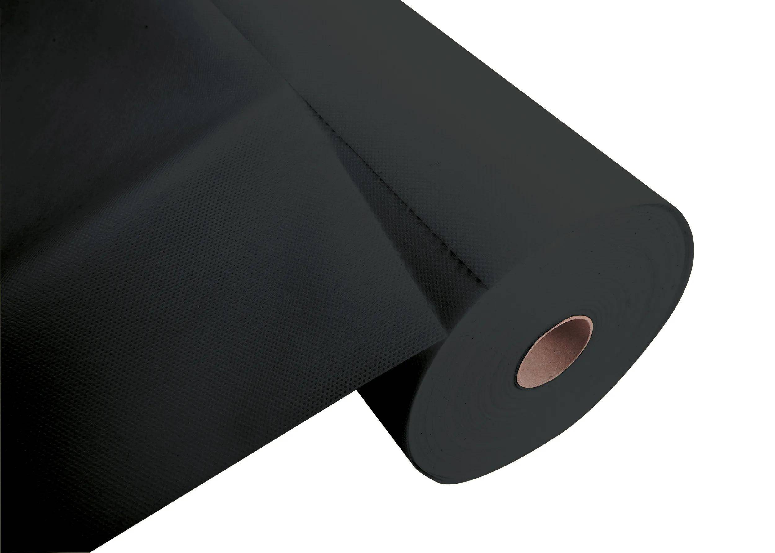 Eine große Rolle schwarzes Vliesstoff, teilweise abgerollt, zeigt eine glatte Oberfläche. Geeignet für verschiedene Anwendungen wie Handwerk oder Bau.