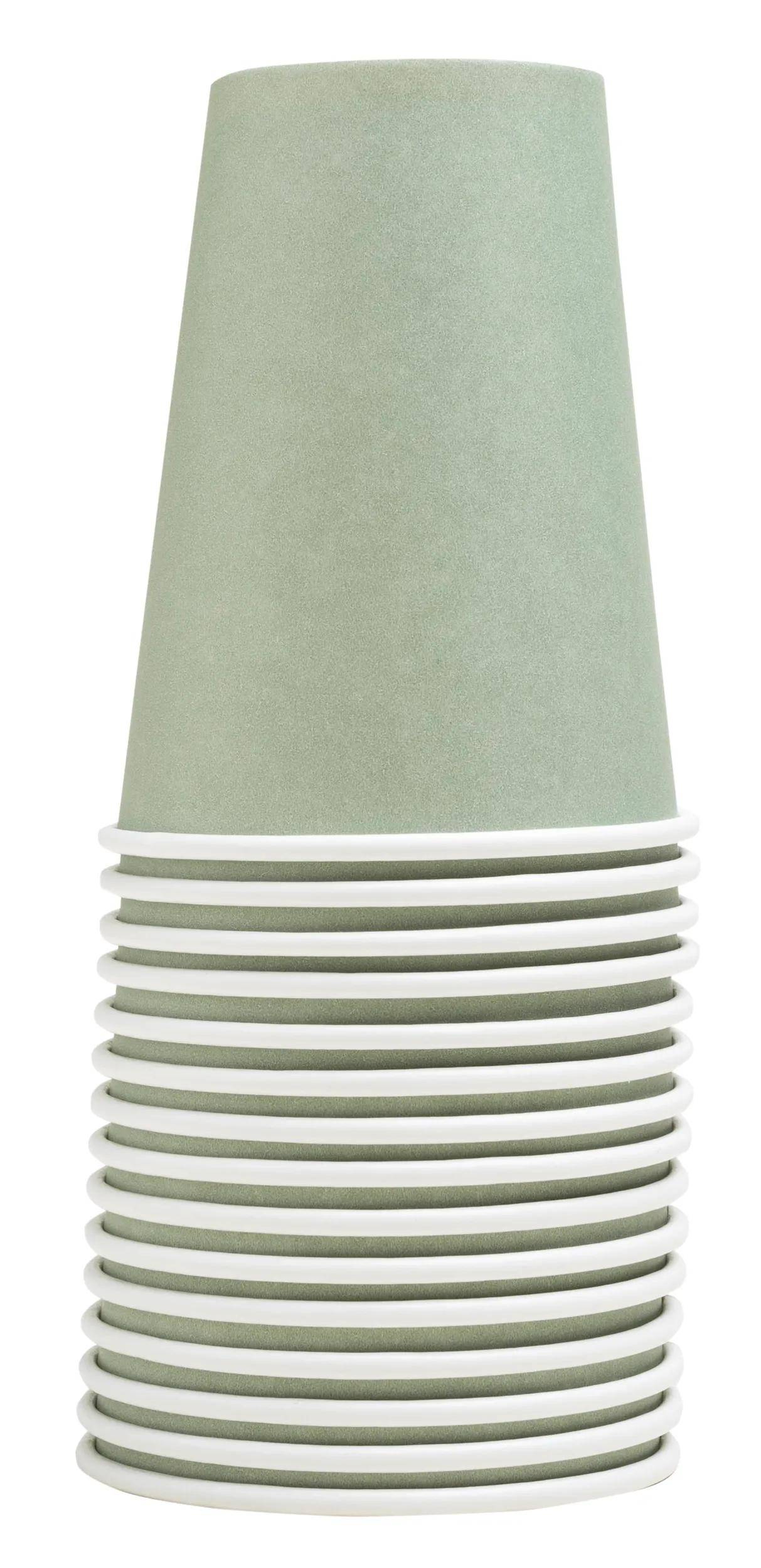 Ein Stapel hellgrüner Einwegpapierbecher mit weißen Rändern.