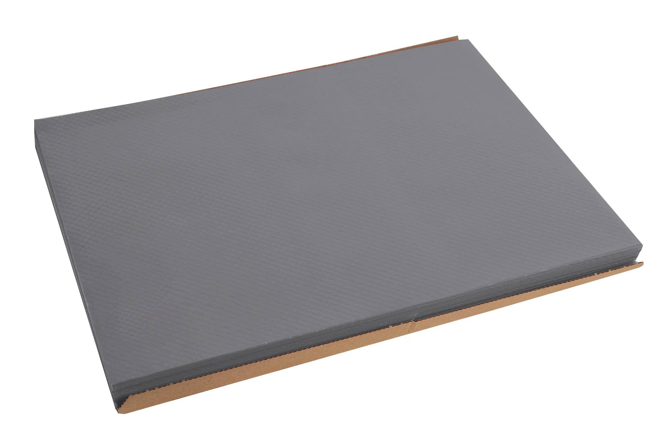 Ein geschlossenes, einfarbig graues Hardcover-Buch ohne sichtbaren Text, das flach auf einer weißen Oberfläche liegt.