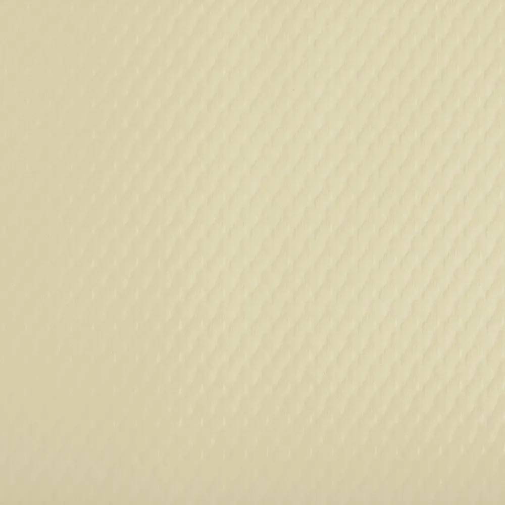 Eine Nahaufnahme eines strukturierten, hellbeigen gewebten Stoffes, der ein sich wiederholendes Diamantmuster über die gesamte Oberfläche zeigt.