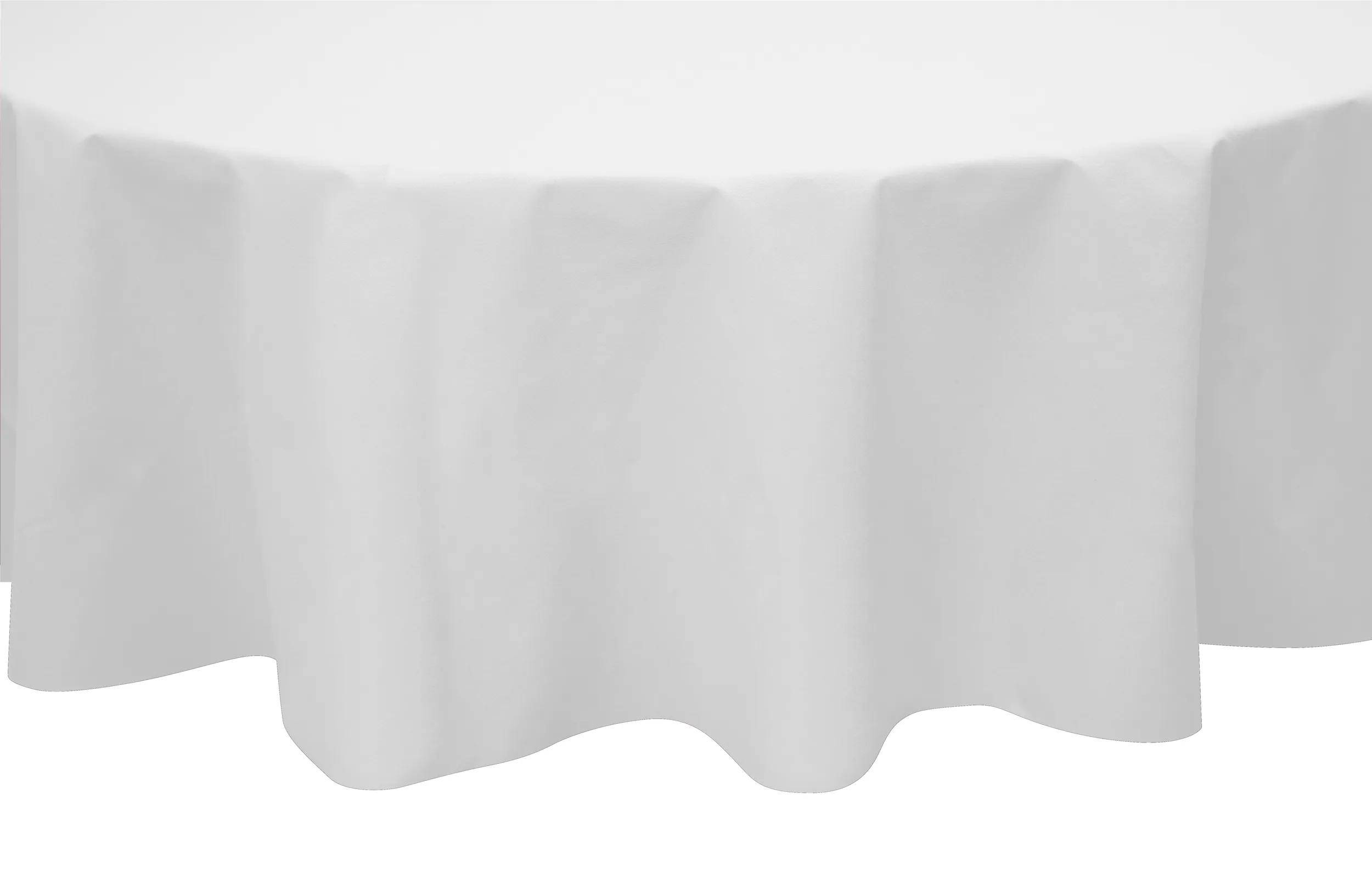 Weiße Tischdecke mit glatter Textur, die über eine Oberfläche drapiert ist und sich sanft an den Rändern hinabwölbt.