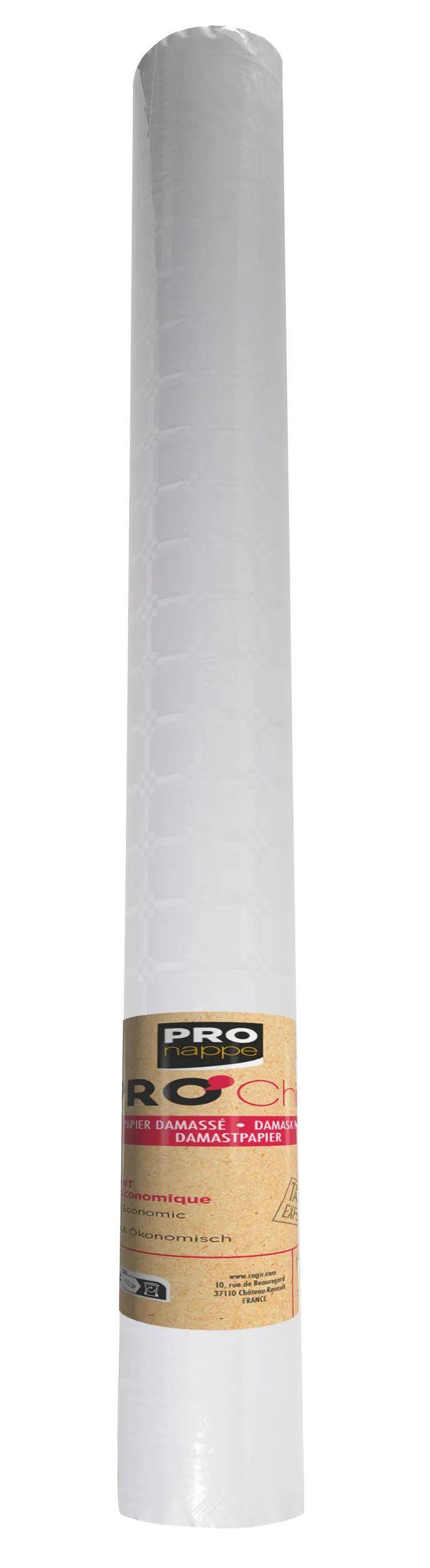 Ein hohes, weißes zylindrisches Objekt mit schwachen geometrischen Mustern, das Gewebe oder Papier ähnelt, vor einem einfachen Hintergrund.