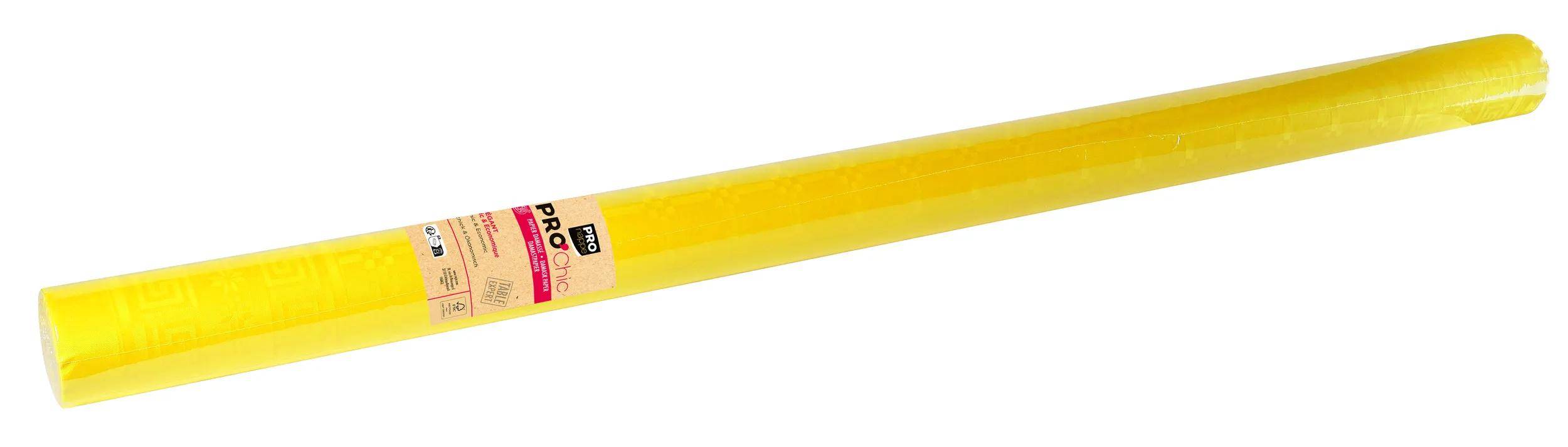 Eine Rolle gelbe Plastikfolie mit einem braunen Etikett an einem Ende.