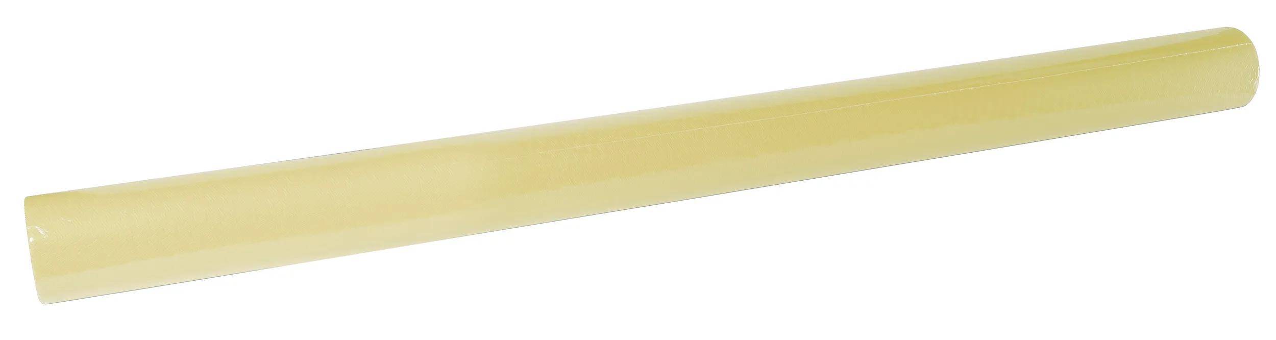 Ein gelbes, zylindrisches Rohr, wahrscheinlich eine Rolle Pergament oder Papier, das horizontal auf einem neutralen Hintergrund liegt.