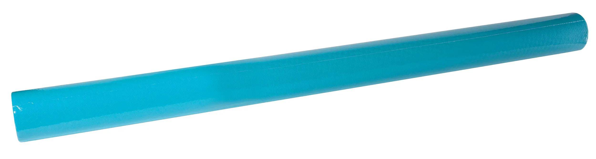 Ein türkisfarbener Schaumstoff-Schwimmnudel vor weißem Hintergrund.