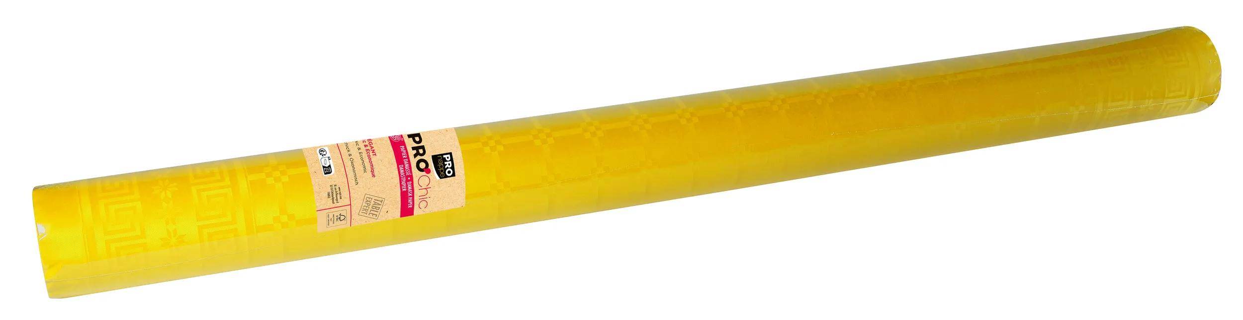 Eine Rolle mit gelbem Klebeband aus Vinyl mit einem feinen karierten Muster auf der Oberfläche, das zum Basteln oder zu dekorativen Zwecken verwendet wird.