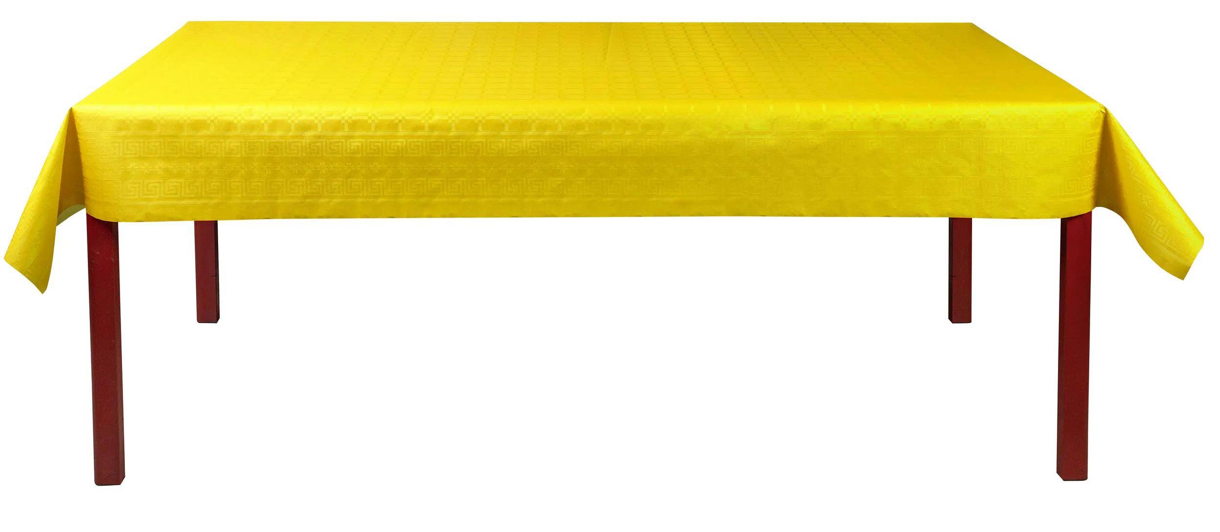 Ein gelbes Tischtuch mit einem subtilen geometrischen Muster ist flach ausgebreitet und füllt den gesamten Rahmen aus.