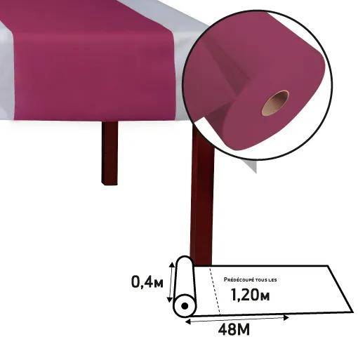Eine Rolle burgunderfarbene Tischdecke auf einem Tisch. Die Tischdecke ist 1,20 Meter breit, mit einem Hinweis, das 