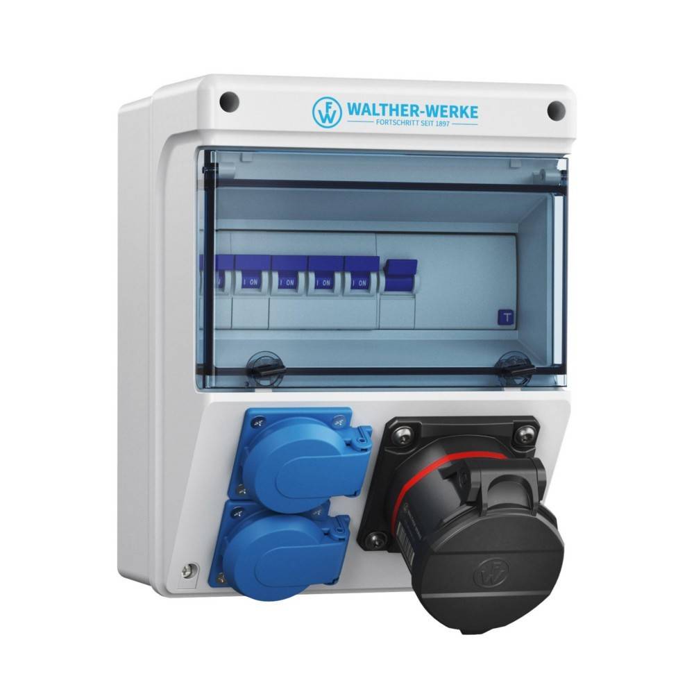 Industrielle Elektrotafel mit blauen Schaltern und Steckdosen, einem schwarzen kreisförmigen Stecker und einem transparenten Deckel.