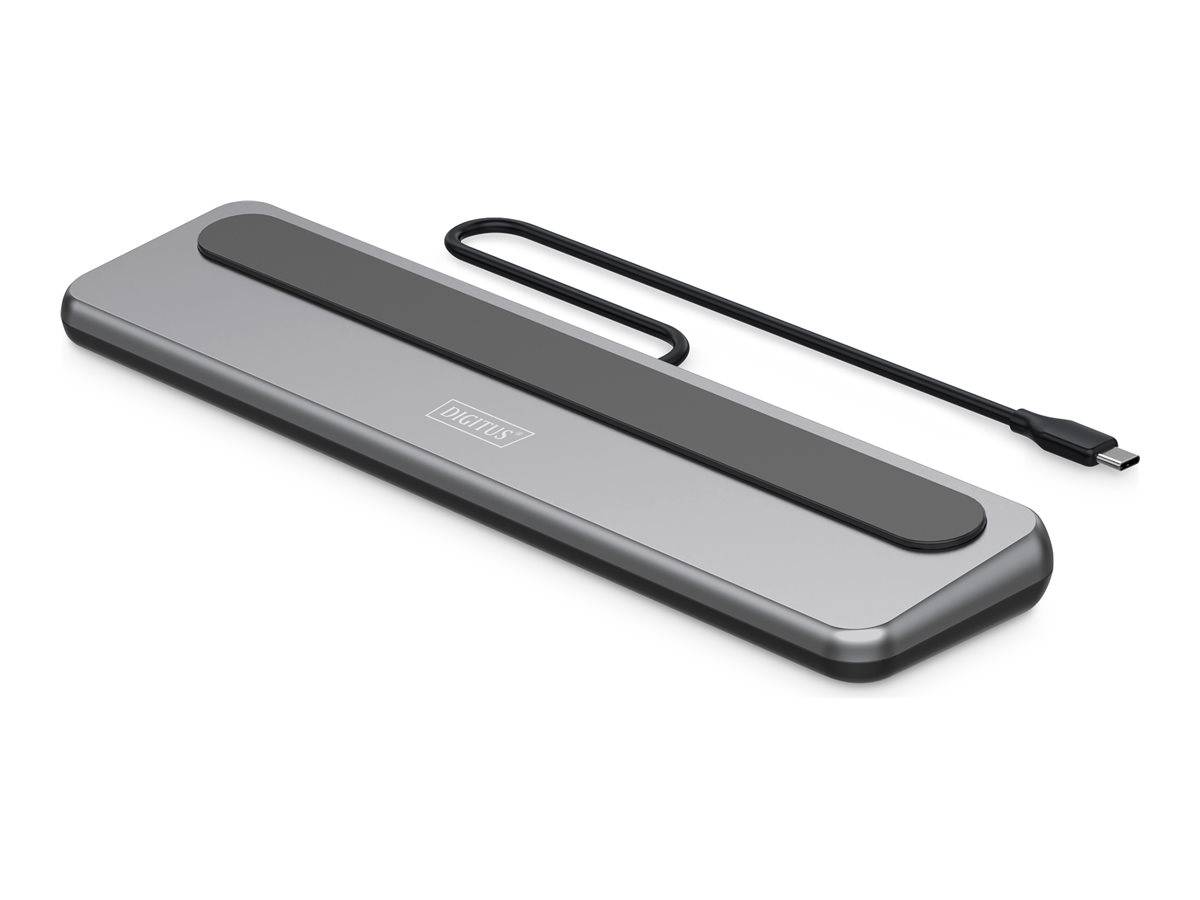 Schlanker silberner USB-C-Hub mit integriertem Kabel, in Perspektivansicht auf weißem Hintergrund dargestellt.