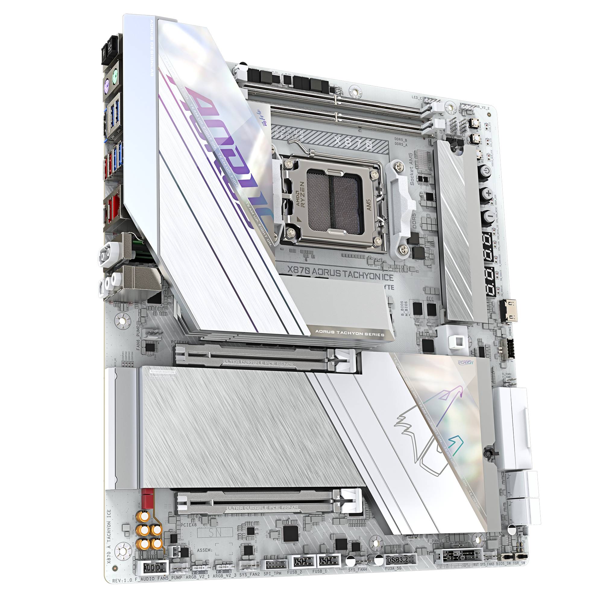 Weiße Gigabyte AORUS-Mainplatine mit CPU-Sockel, PCIe-Steckplätzen, RAM-Steckplätzen, Kühlkörpern und Rück-I/O-Anschlüssen