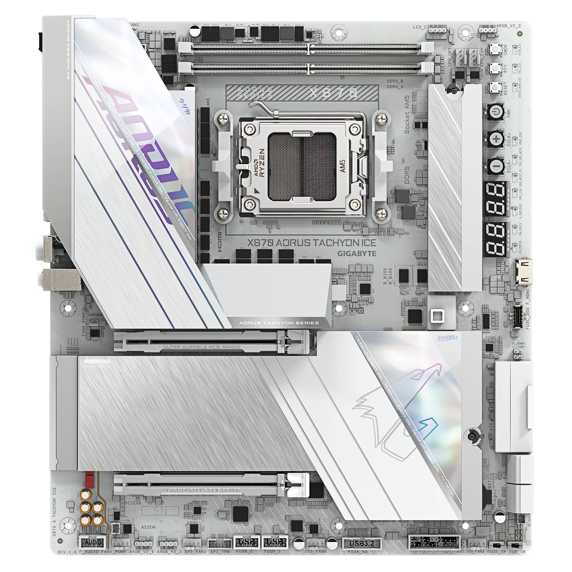 Draufsicht auf ein weißes Gigabyte X870 AORUS Tachyon ICE Motherboard mit sichtbarem CPU-Sockel, RAM-Steckplätzen, Kühlkörpern und Steckverbindern.