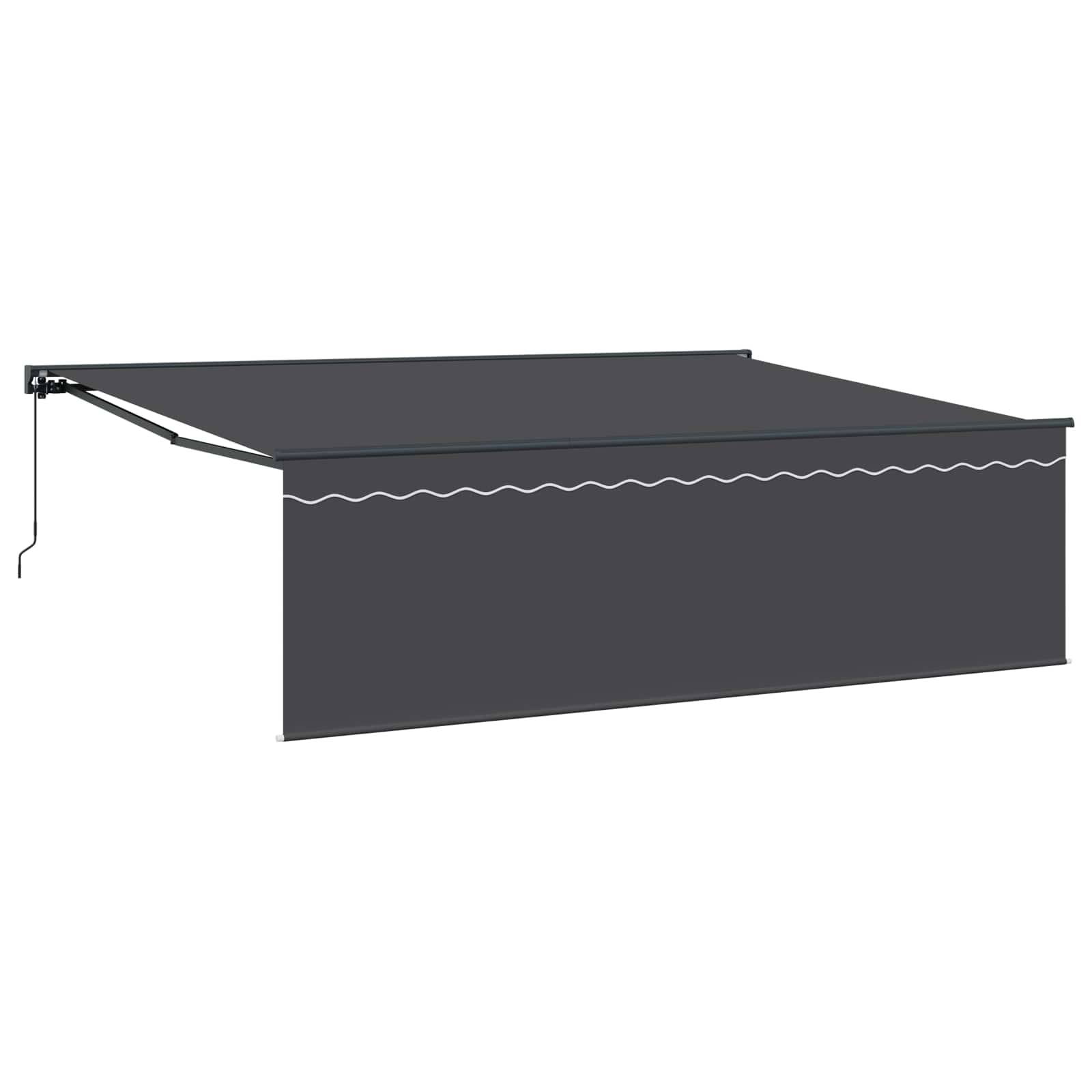 Einziehbare graue Markise mit wellenmustertem Saum, von der Wand ausgefahren und von einem Arm gestützt.