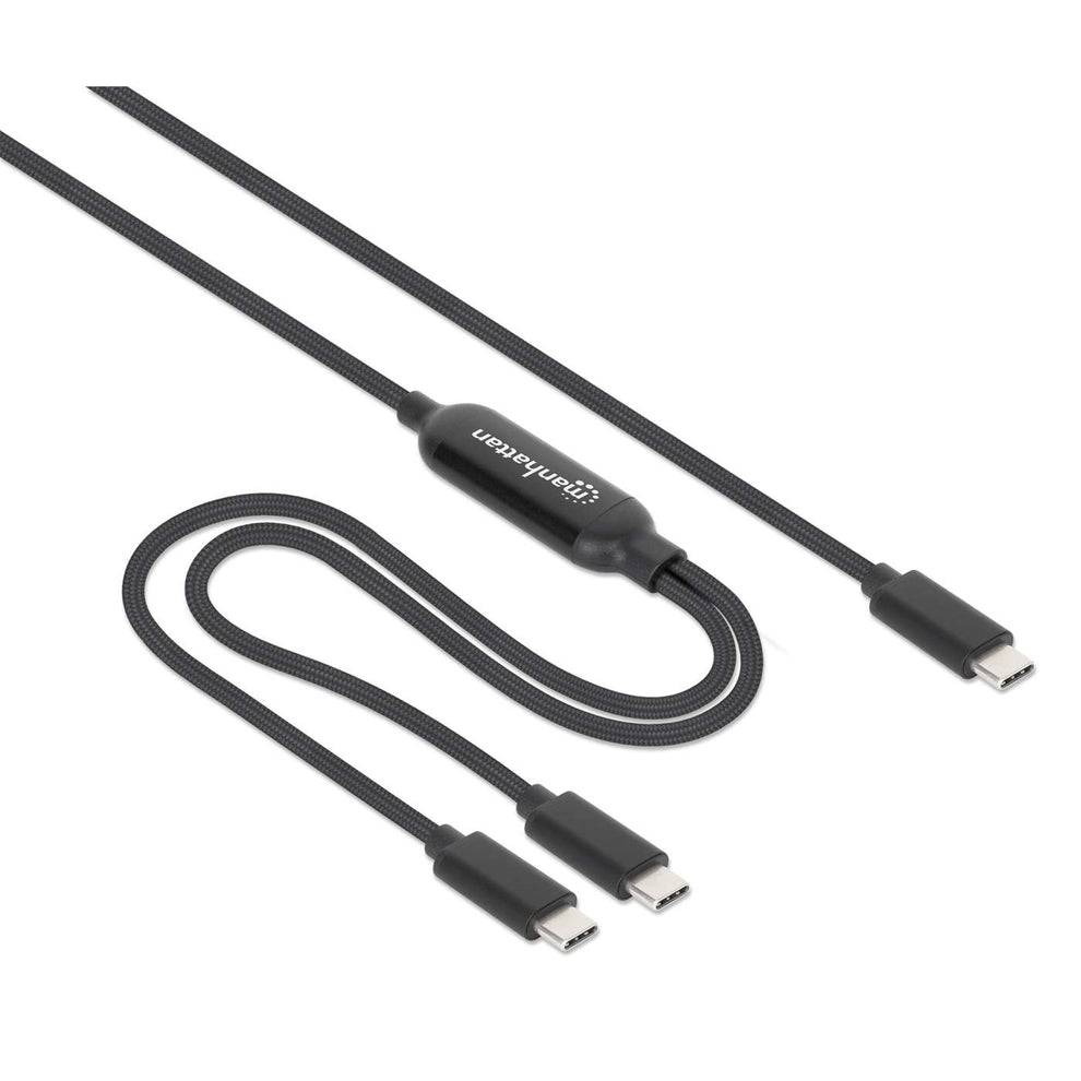 Schwarzes geflochtenes USB-C-Kabel mit einem Inline-Stecker und zwei USB-C-Anschlüssen, dargestellt auf weißem Hintergrund.