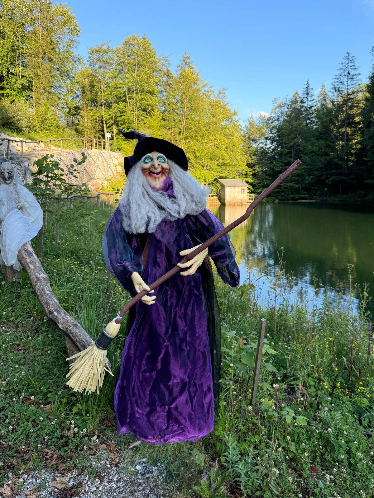 EUROPALMS Halloween Hexe, animiert