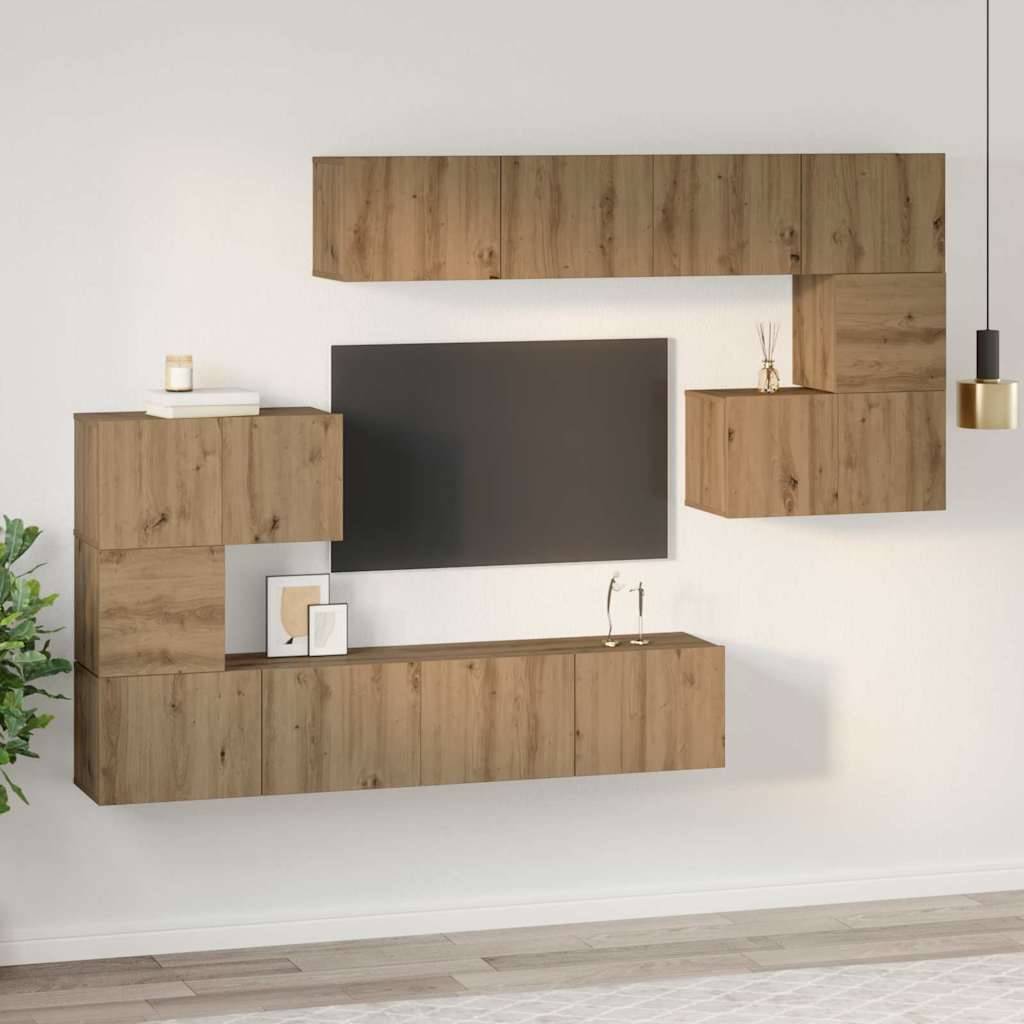 Moderner Wohnraum mit holzfarbenen Wandregalen und einem Flat-Screen-Fernseher in der Mitte. Neutrale Farbtöne und minimalistisches Design.